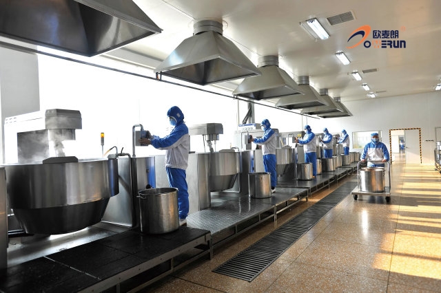 水源热泵赋能食品添加剂厂：冷却塔余热变“暖源”，生活热水省成本